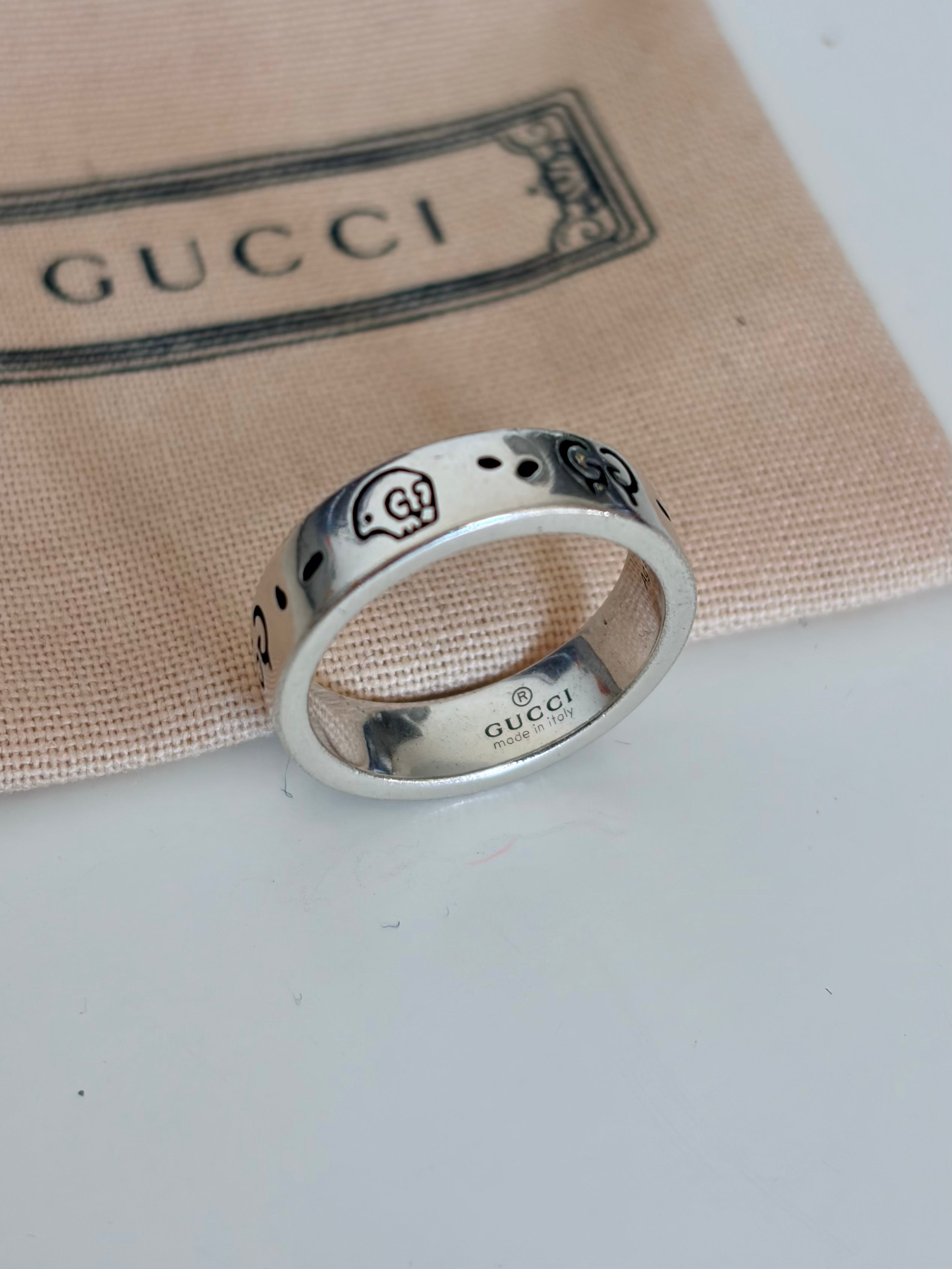 Gucci Unisex Sterling Silver Ghost Ring 6MM Pre-own – Sakamoto NYC Gucci Unisex Sterling Silver Ghost Ring 6MM Pre-own – Sakamoto NYC