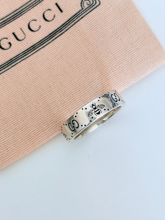 Gucci Pre-own GG Signature Bee 6mm wide Ring