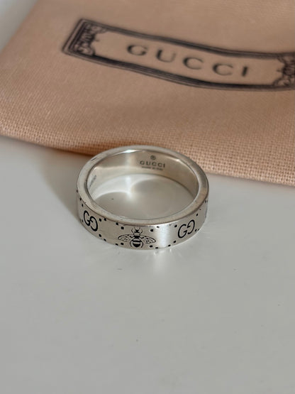 Gucci Pre-own GG Signature Bee 6mm wide Ring