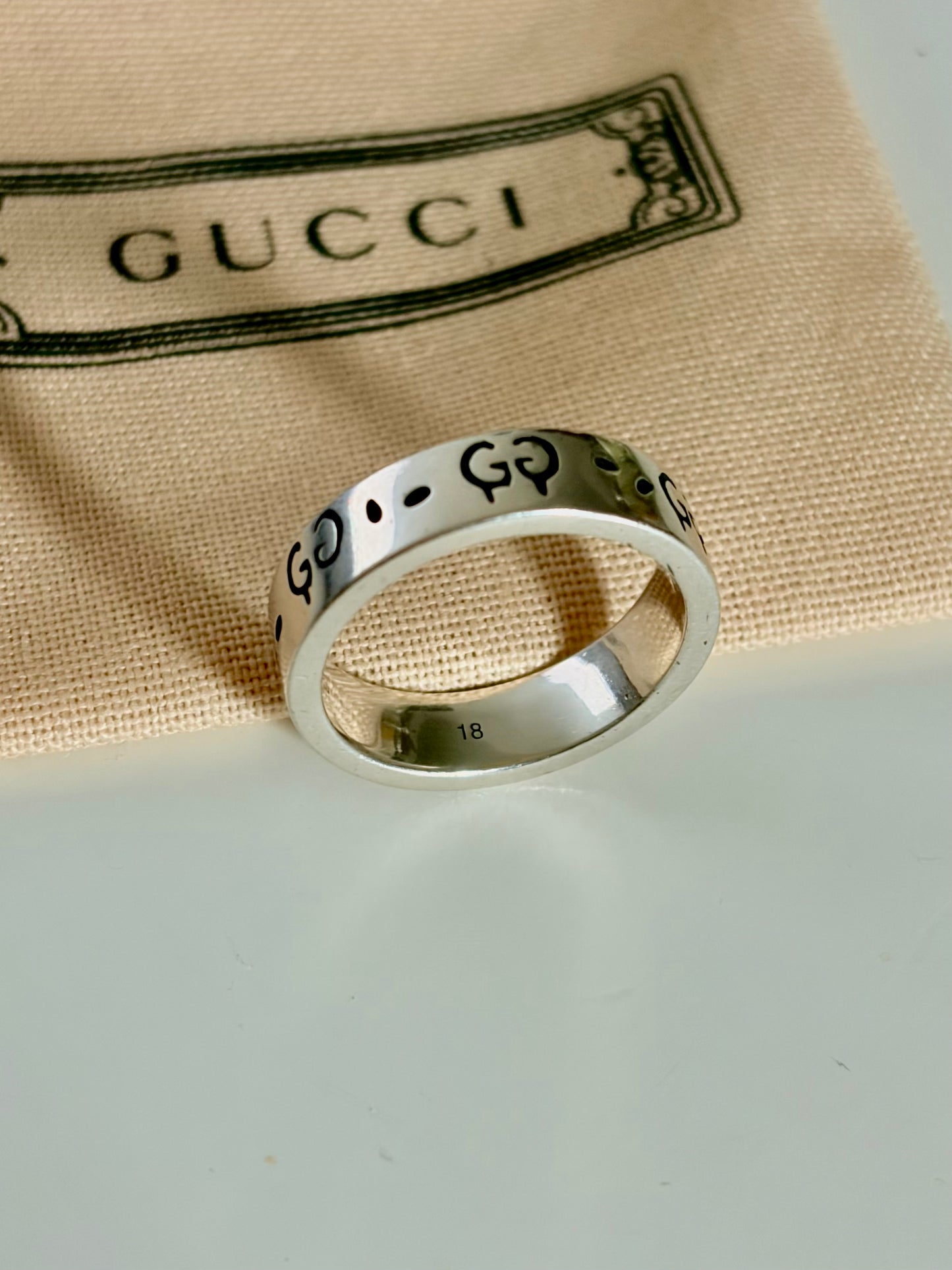 Gucci Unisex Sterling Silver Ghost Ring 6MM Pre-own