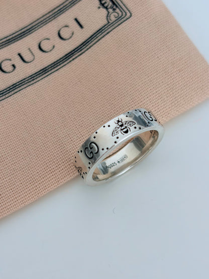 Gucci Pre-own GG Signature Bee 6mm wide Ring