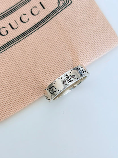 Gucci Pre-own GG Signature Bee 6mm wide Ring