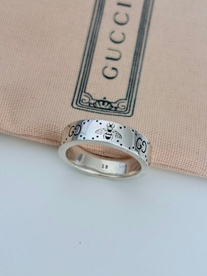 Gucci Pre-own GG Signature Bee 6mm wide Ring