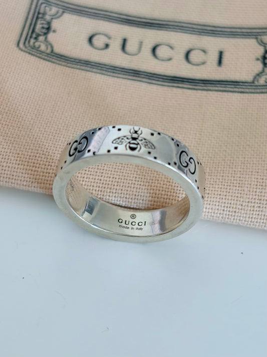 Gucci Pre-own GG Signature Bee 6mm wide Ring