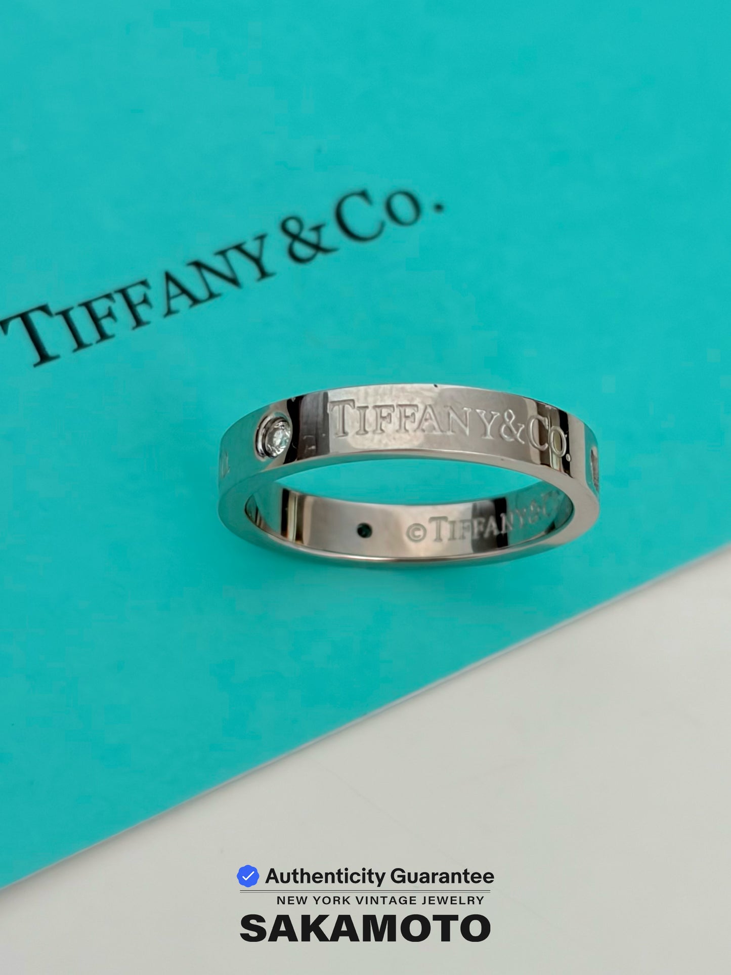 T&CO.® band Vintage Ring