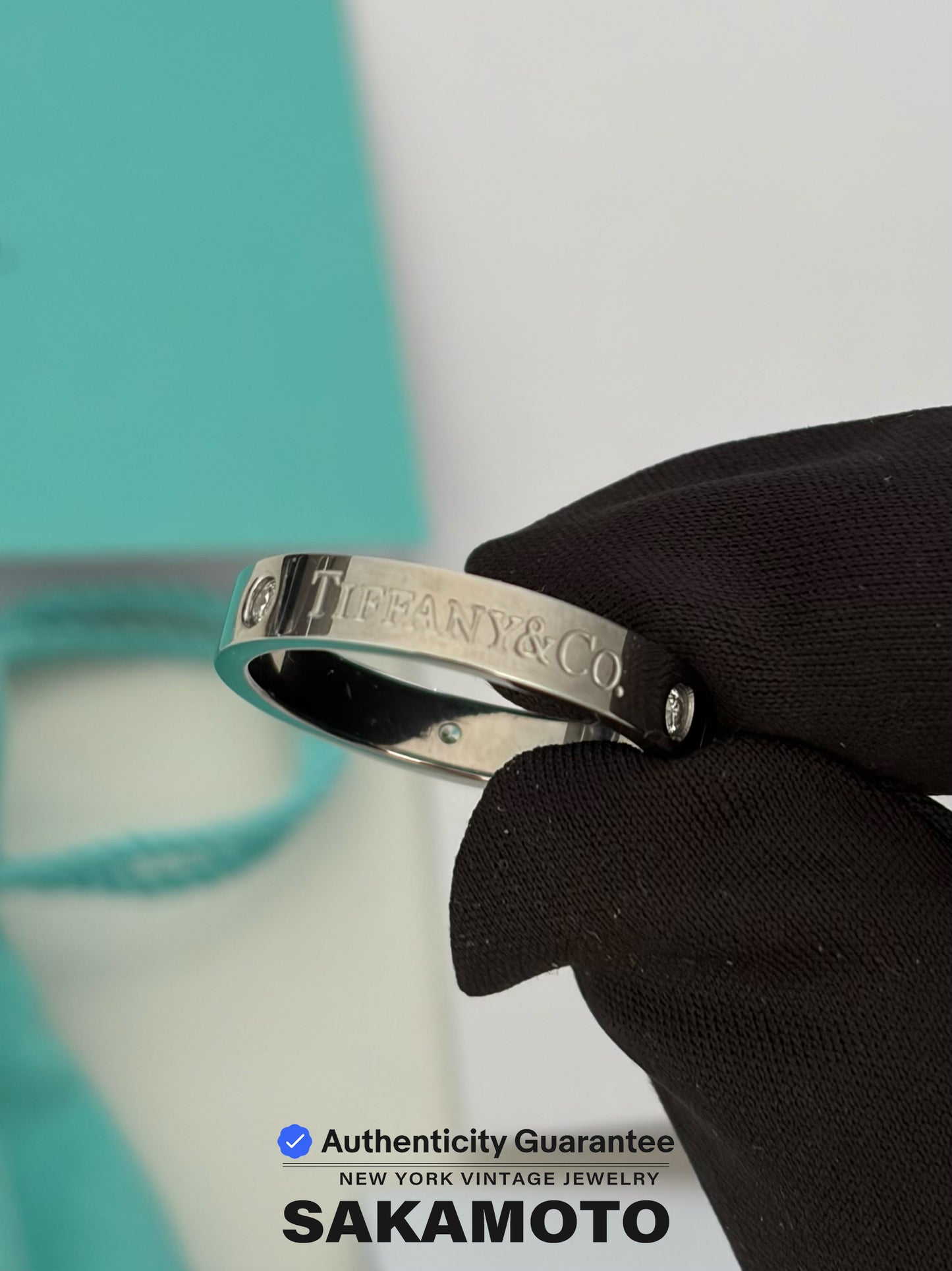 T&CO.® band Vintage Ring
