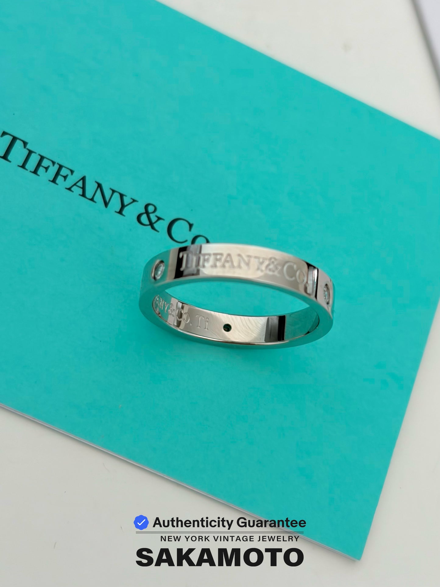 T&CO.® band Vintage Ring