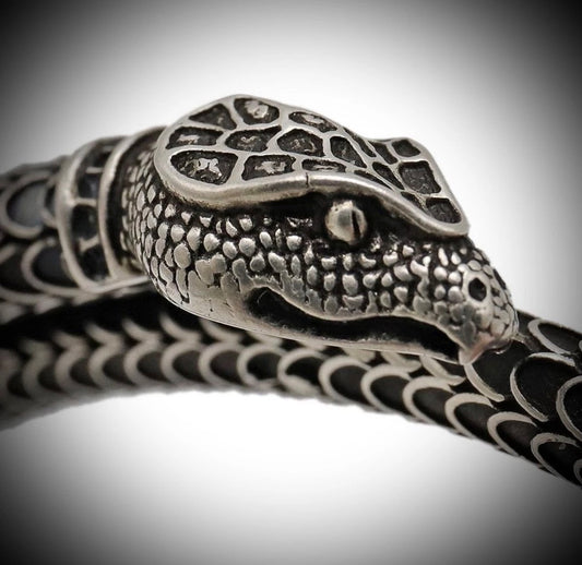 GUCCI Pre-own Snake Silver Ring